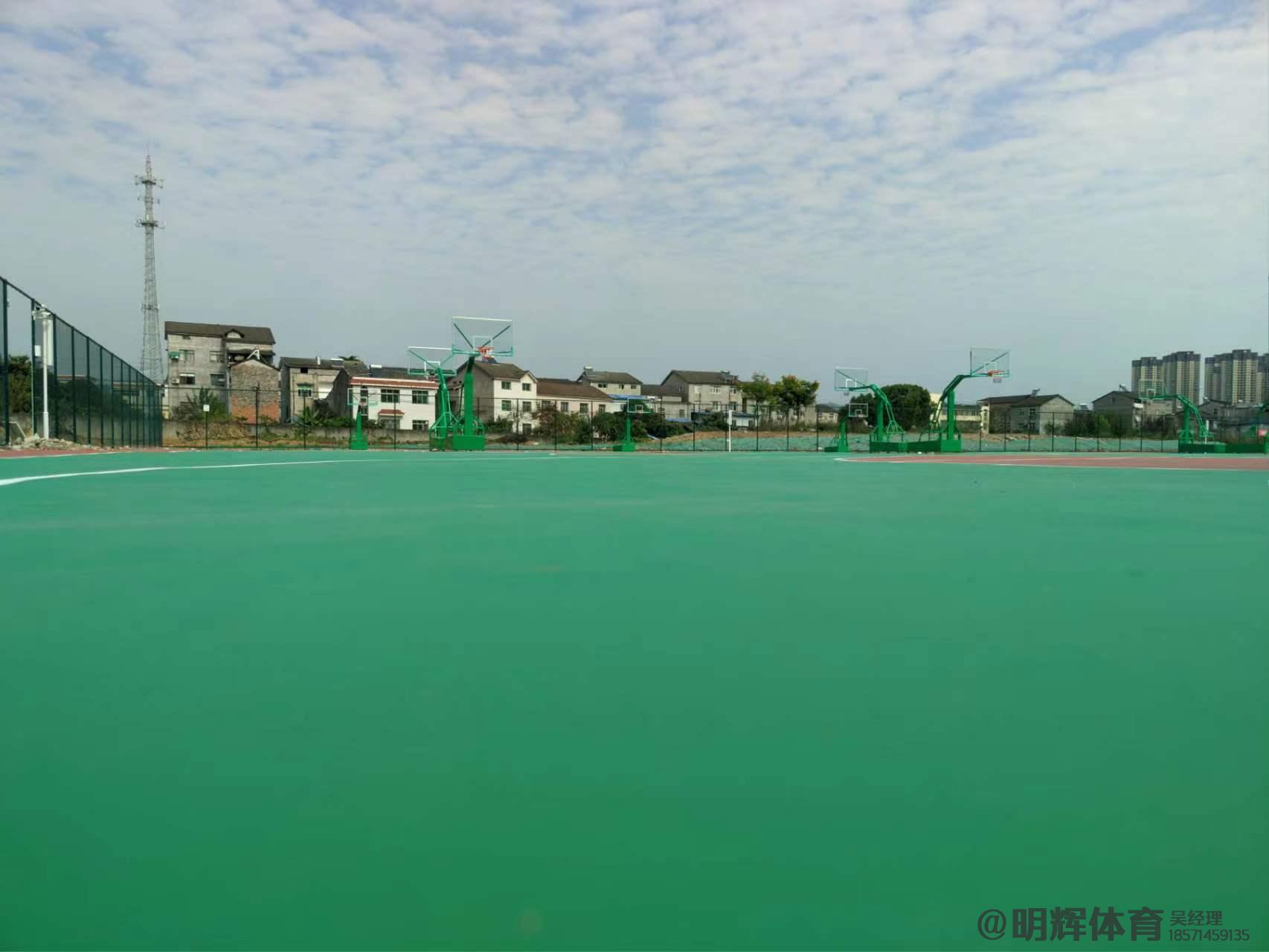 巴青硬地丙烯酸球场的优缺点